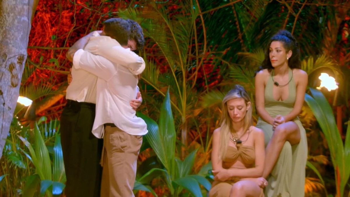 'La isla de las tentaciones 10' rompe su primera relación y sorprende a Barneda con dos novios sentados a su lado
