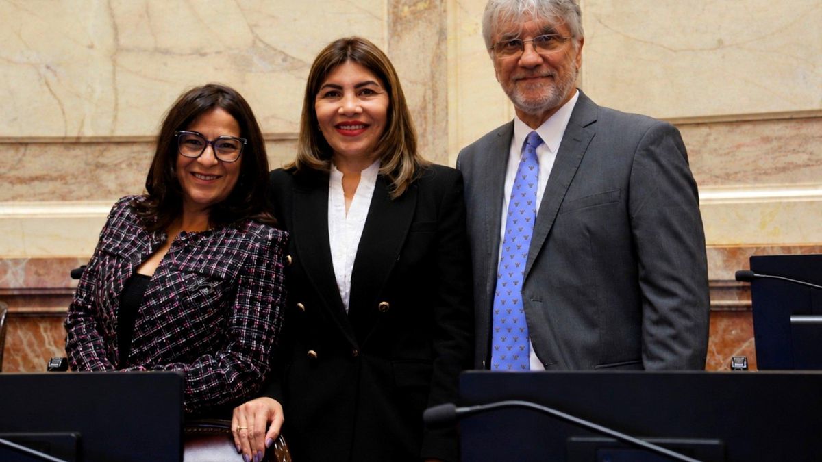 Carolina Moisés, Sandra Mendoza y Guillermo Andrada