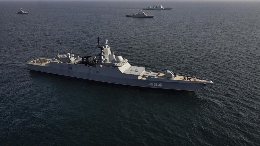 Una fragata rusa durante unos ejercicios militares conjuntos con Irán y China.