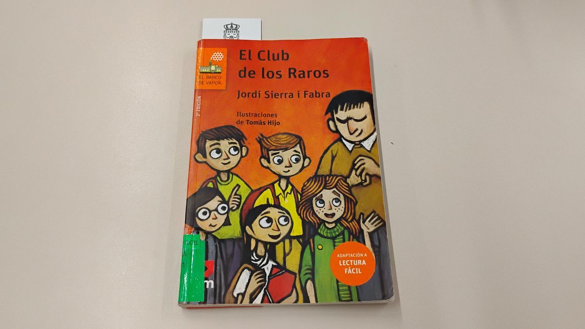 Libro 'El Club de los Raros', escrito por Jordi Sierra i Fabra
