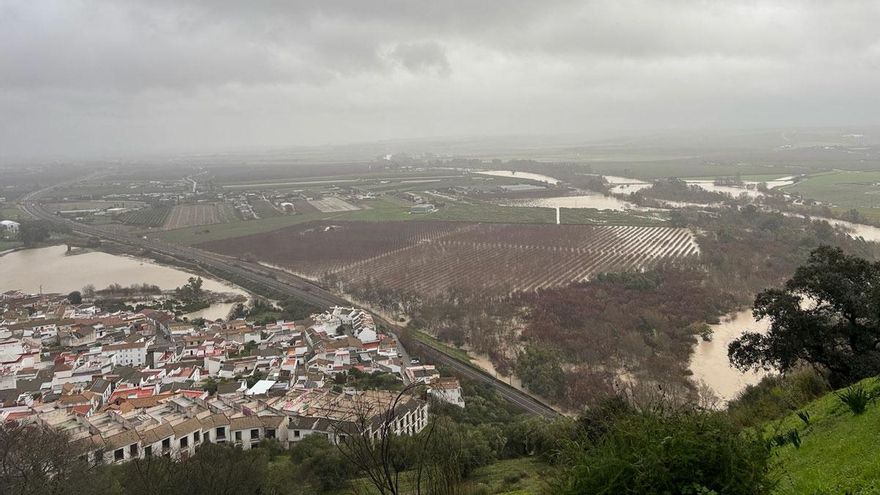 El río Guadalquivir se desborda por Almodovar del Río