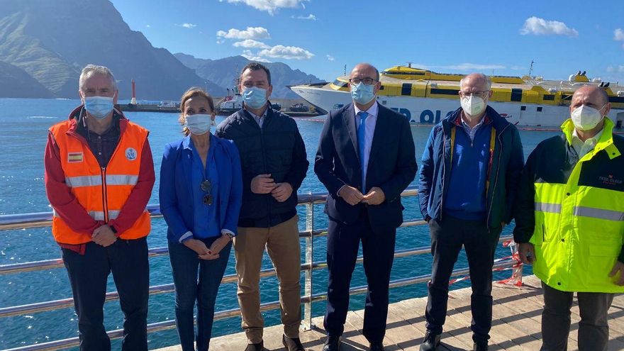 Las autoridades que dieron la rueda de prensa este miércoles para explicar la liberación del Fred. Olsen, después de casi una semana encallado en Agaete, Gran Canaria