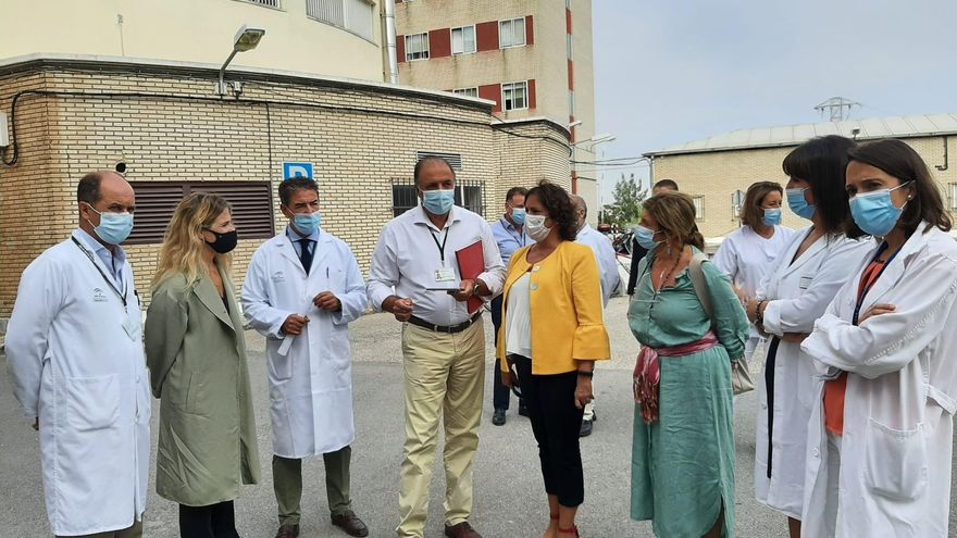 Gobierno y Junta de Andalucía chocan por el aumento de permisos de extranjería para contratar más médicos foráneos