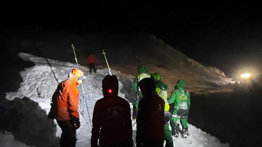 Hallan el cadáver de uno de los  operarios de la máquina quitanieves atrapada por un alud en Asturias