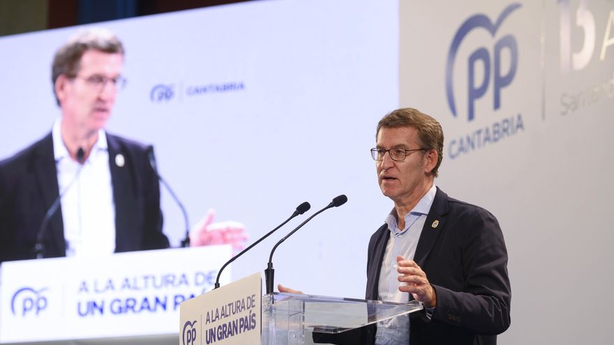 El presidente del Partido Popular, Alberto Núñez Feijóo, durante la clausura del Congreso Regional del PP de Cantabria, este viernes, en el Paraninfo de la Universidad de Cantabria en Santander. EFE/Pedro Puente Hoyos.