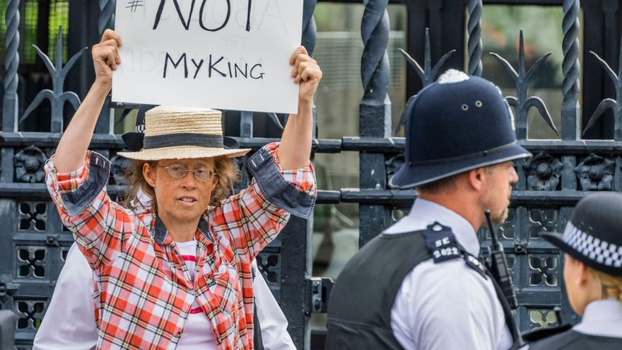 Las detenciones de manifestantes antimonárquicos en Reino Unido provocan una ola de críticas