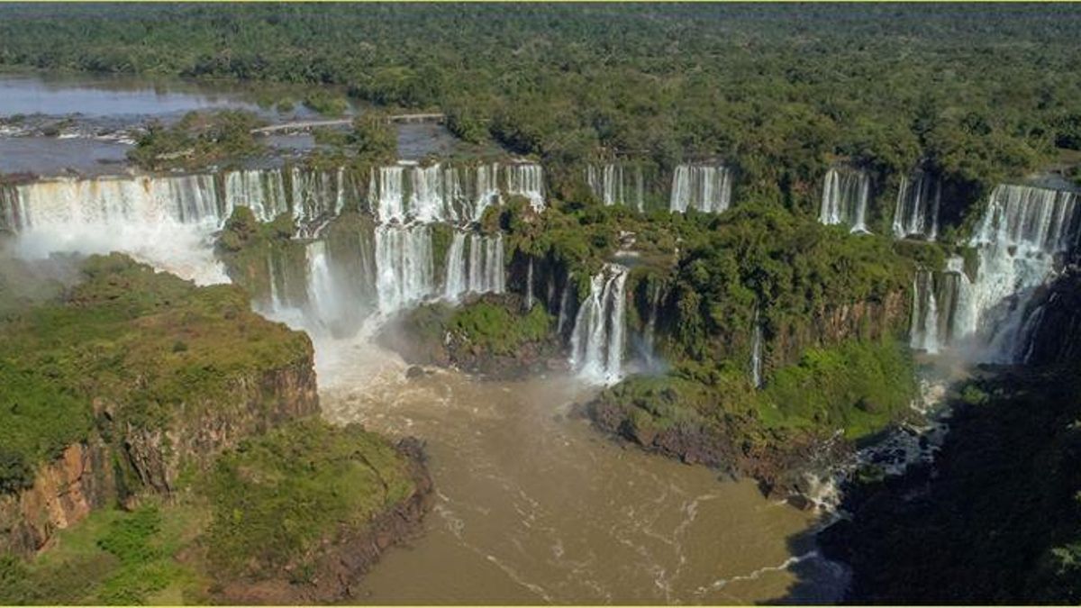 Las cataratas del Iguazú, en el Parque Nacional Iguazú, provincia de Misiones, es uno de los atractivos turísticos más importantes de Argentina. También será afectado por los recortes. Foto: Gobierno de Argentina