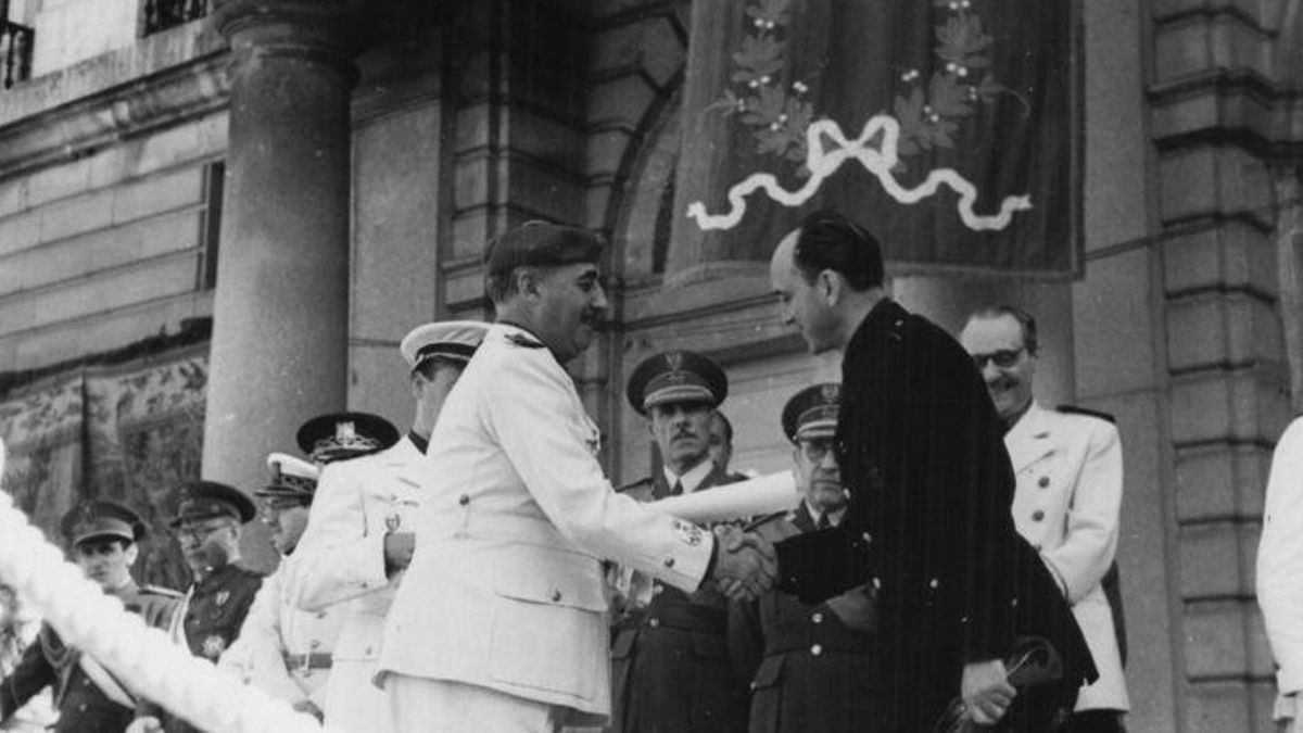 Álava encarrila el proceso para despojar a Franco y Mola de sus títulos de 'padres de la provincia' otorgados en la dictadura