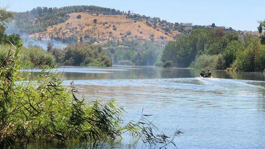 Se reactiva el incendio de una de las islas del Tajo de Toledo una semana después
