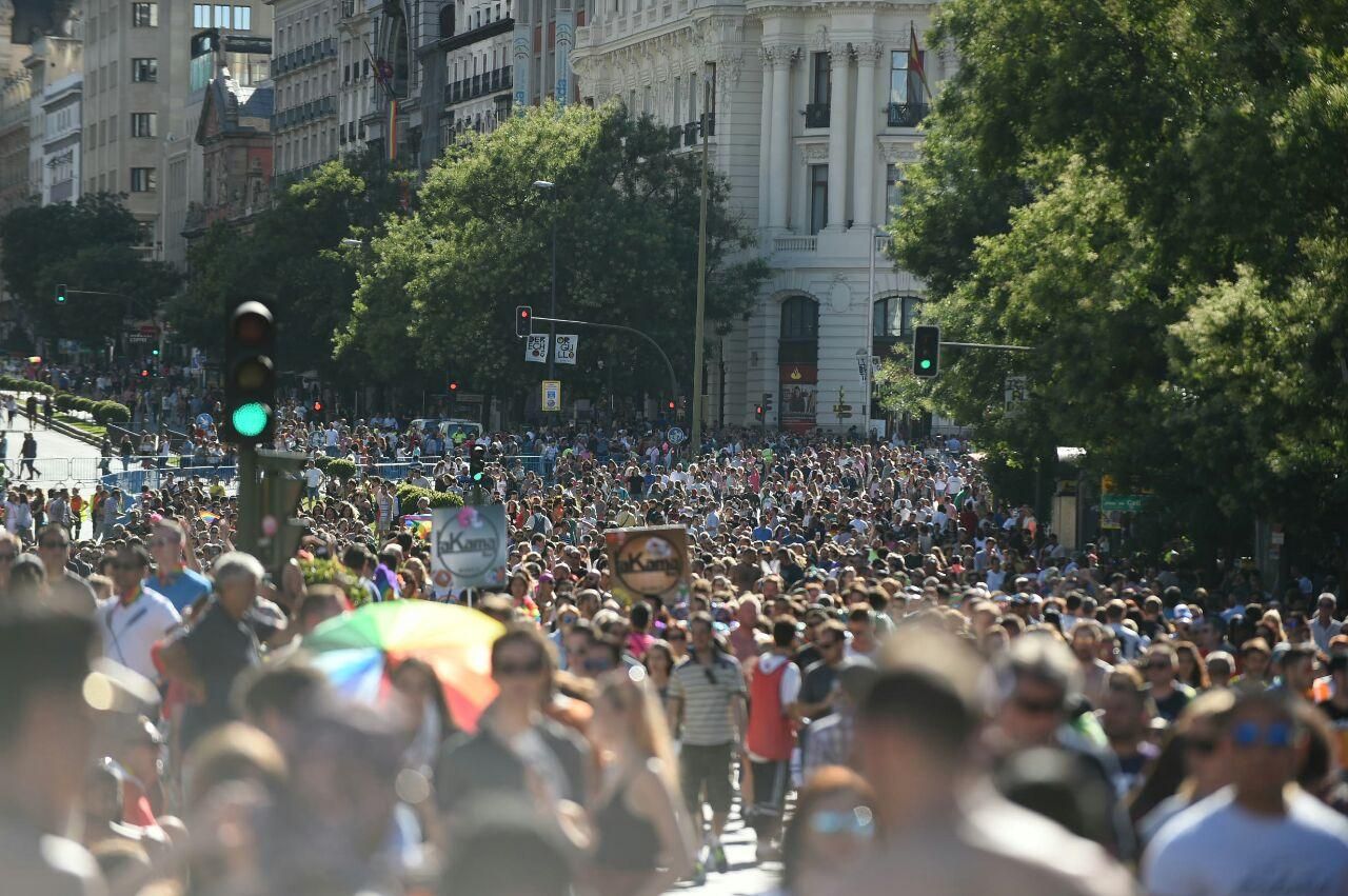 Miles de personas celebran el Orgullo en Madrid