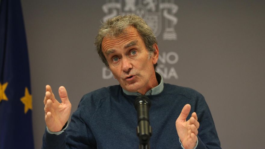 El director del Centro de Alertas y Emergencias Sanitarias (CCAES), Fernando Simón durante una rueda de prensa convocada ante los medios, a 19 de abril de 2021, en el Ministerio de Sanidad, Madrid, (España).