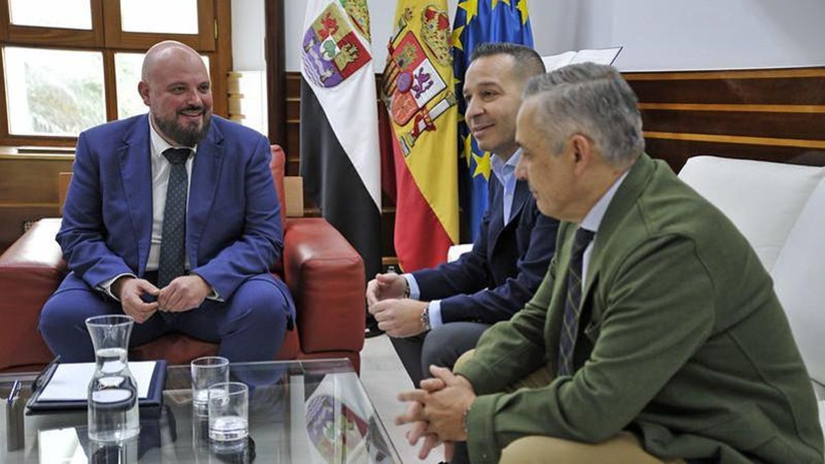 Vox eleva su precio para investir a Guardiola: "Una coca cola no vale lo mismo en un supermercado que en un concierto"