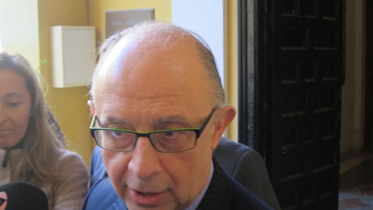 Montoro califica de histórica la limitación por ley de pagos en efectivo para "luchar contra el fraude"