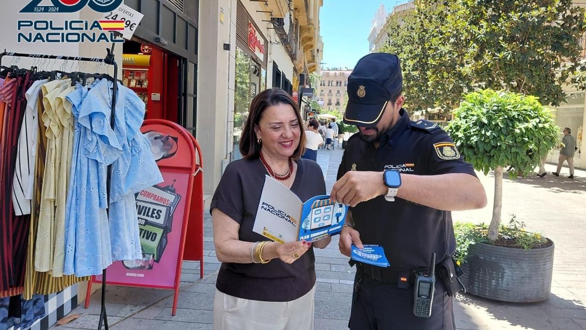 La Policía Nacional refuerza la seguridad en la Shopping Night.