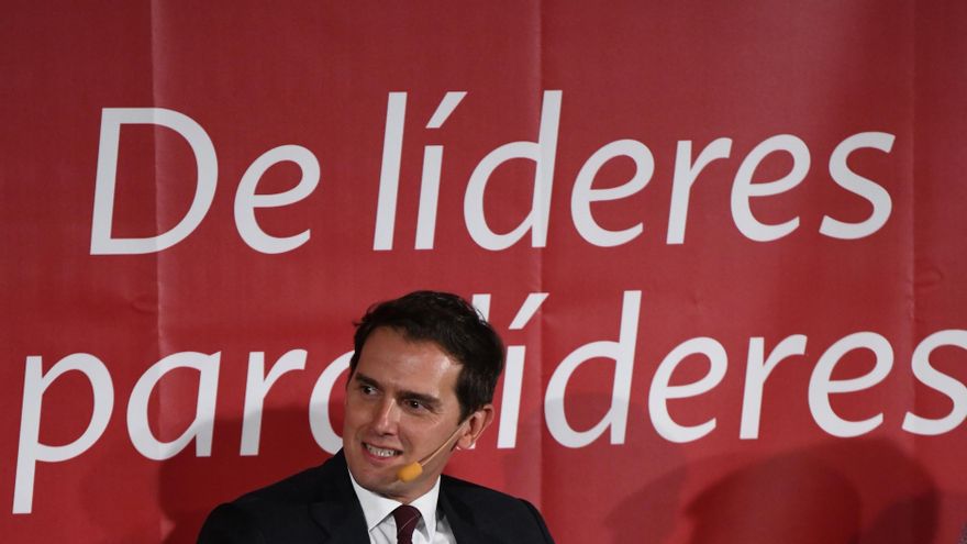 El antiguo bufete de Albert Rivera tacha de "ofensiva" la indemnización que exige por haber ido a trabajar dos horas algunos meses