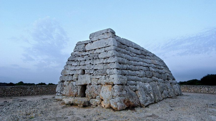 A 15 minutos de Ciutadella: el yacimiento arqueológico donde visitar la edificación más antigua de Europa