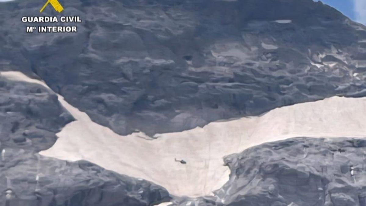 Helicóptero durante las labores de búsqueda