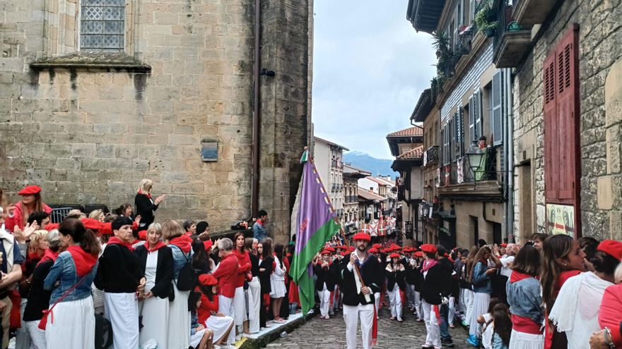 El Alarde discriminatorio de Hondarribia recurre a la Justicia para que Jaizkibel no desfile y el tribunal no le da la razón