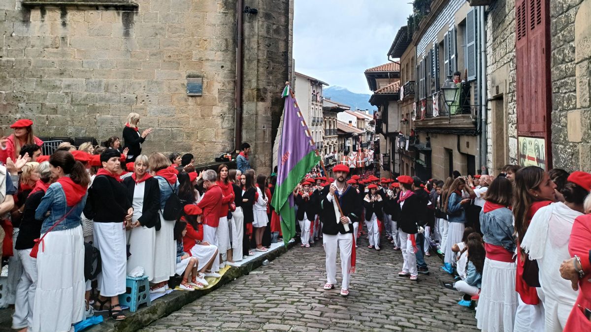 El Alarde discriminatorio de Hondarribia recurre a la Justicia para que Jaizkibel no desfile y el tribunal no le da la razón