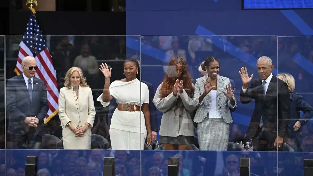 Los Obama, Malia, Sasha, Michelle y Barack, junto a Joe y Jill Biden.