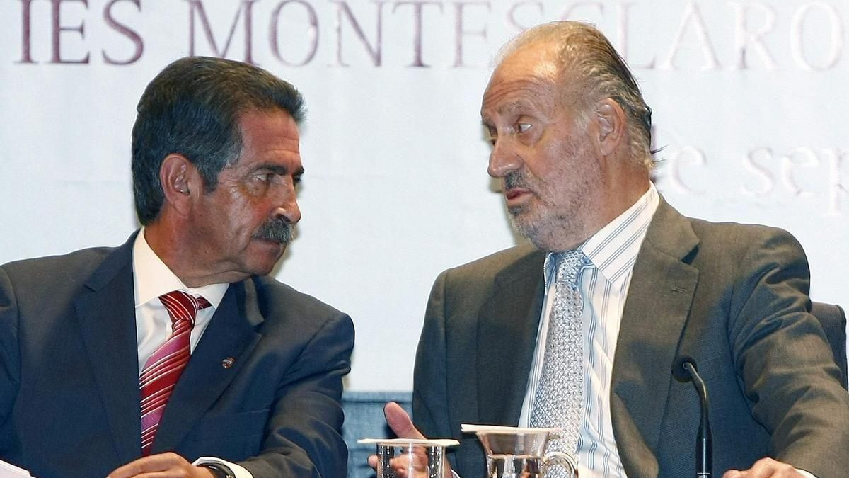 Miguel Ángel Revilla junto a Juan Carlos I en una imagen de archivo.