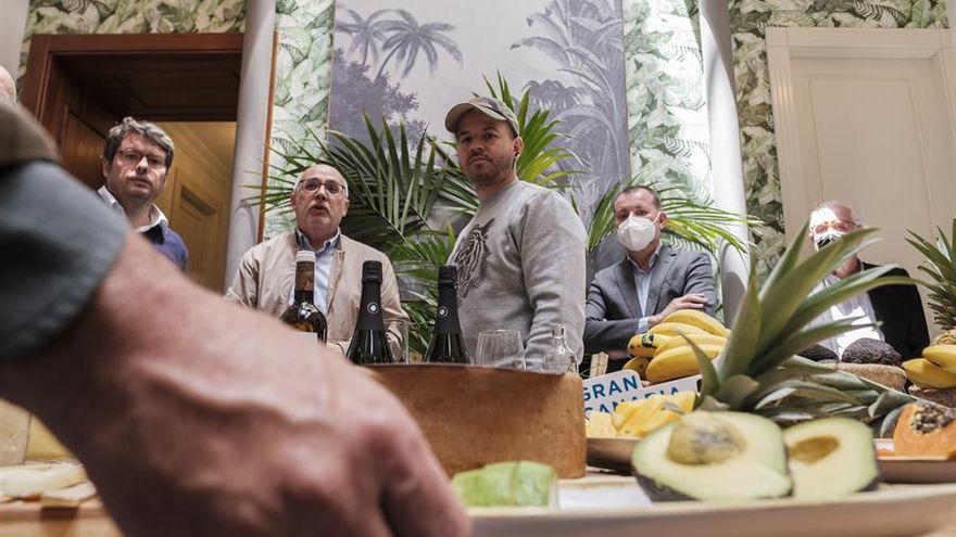 El chef con tres estrellas Michelín Dabiz Muñoz, impactado por el "supersabor" del aguacate de Canarias