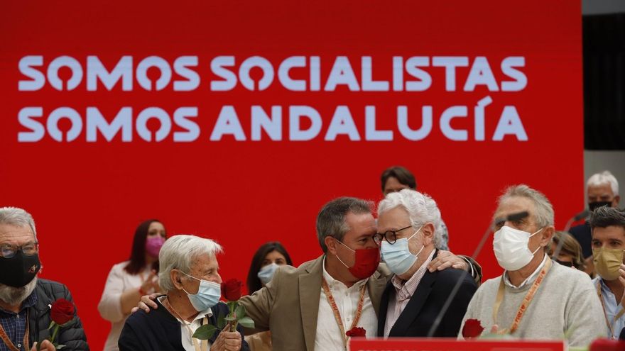 Espadas aumenta la ejecutiva del PSOE andaluz de 42 a 60 miembros y se rodea de alcaldes y concejales
