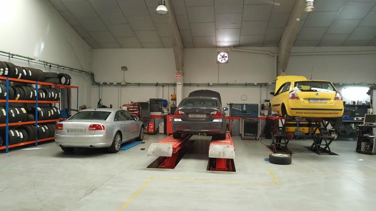 Los talleres de reparación de coches denuncian la presión de las compañías aseguradoras en León