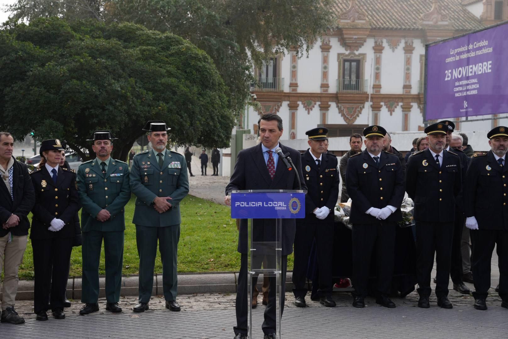 Ofrenda floral en memoria de las dos policías asesinadas en 1996