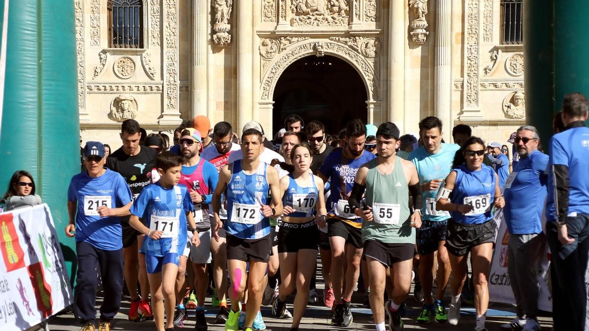 Escasa participación en la carrera organizada por la Junta en la capital leonesa por el Día de la Comunidad. 