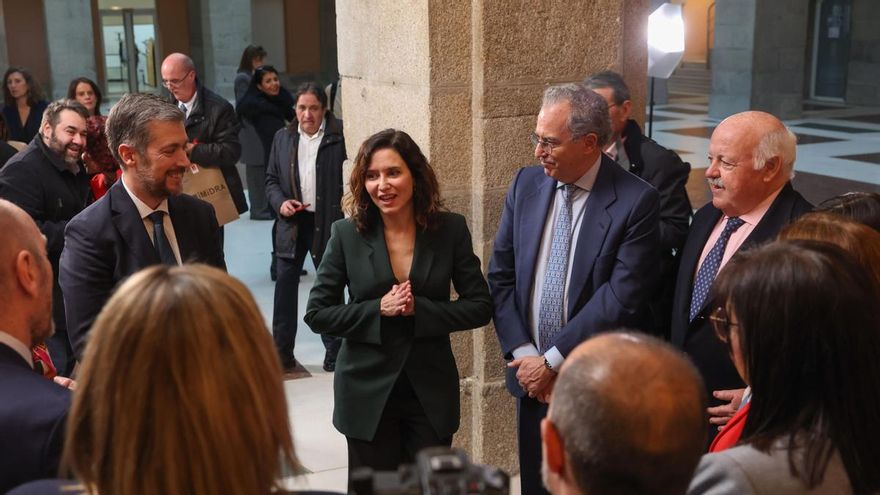 La presidenta de la Comunidad de Madrid, Isabel Díaz Ayuso, recibe a los presidentes de los parlamentos regionales de trece comunidades autónomas, este jueves en la Real Casa de Correos de Madrid.