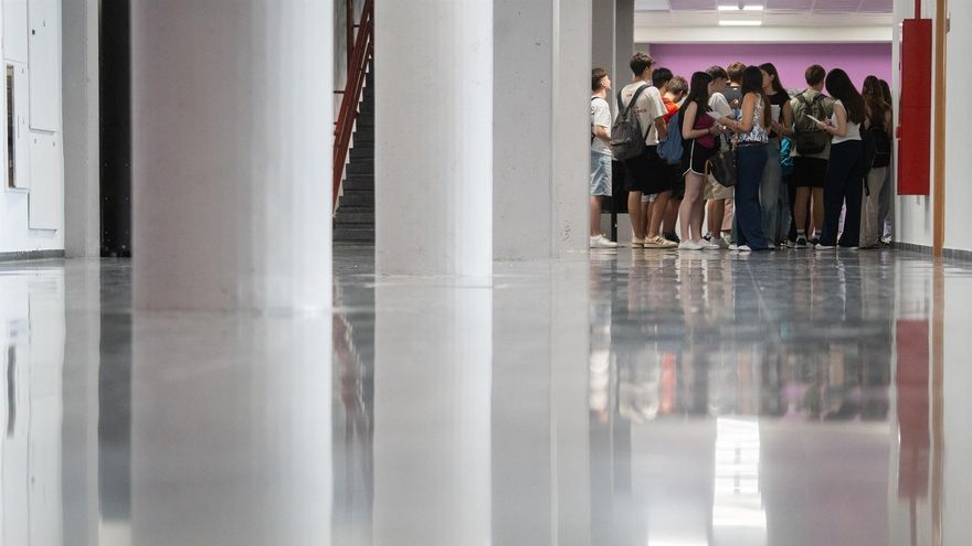 Estudiantes afectados por la DANA, ante la PAU: "Podían habernos reducido contenidos, estuvimos meses sin clase"
