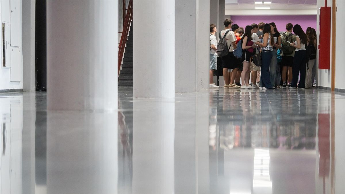 Estudiantes afectados por la DANA, ante la PAU: "Podían habernos reducido contenidos, estuvimos meses sin clase"
