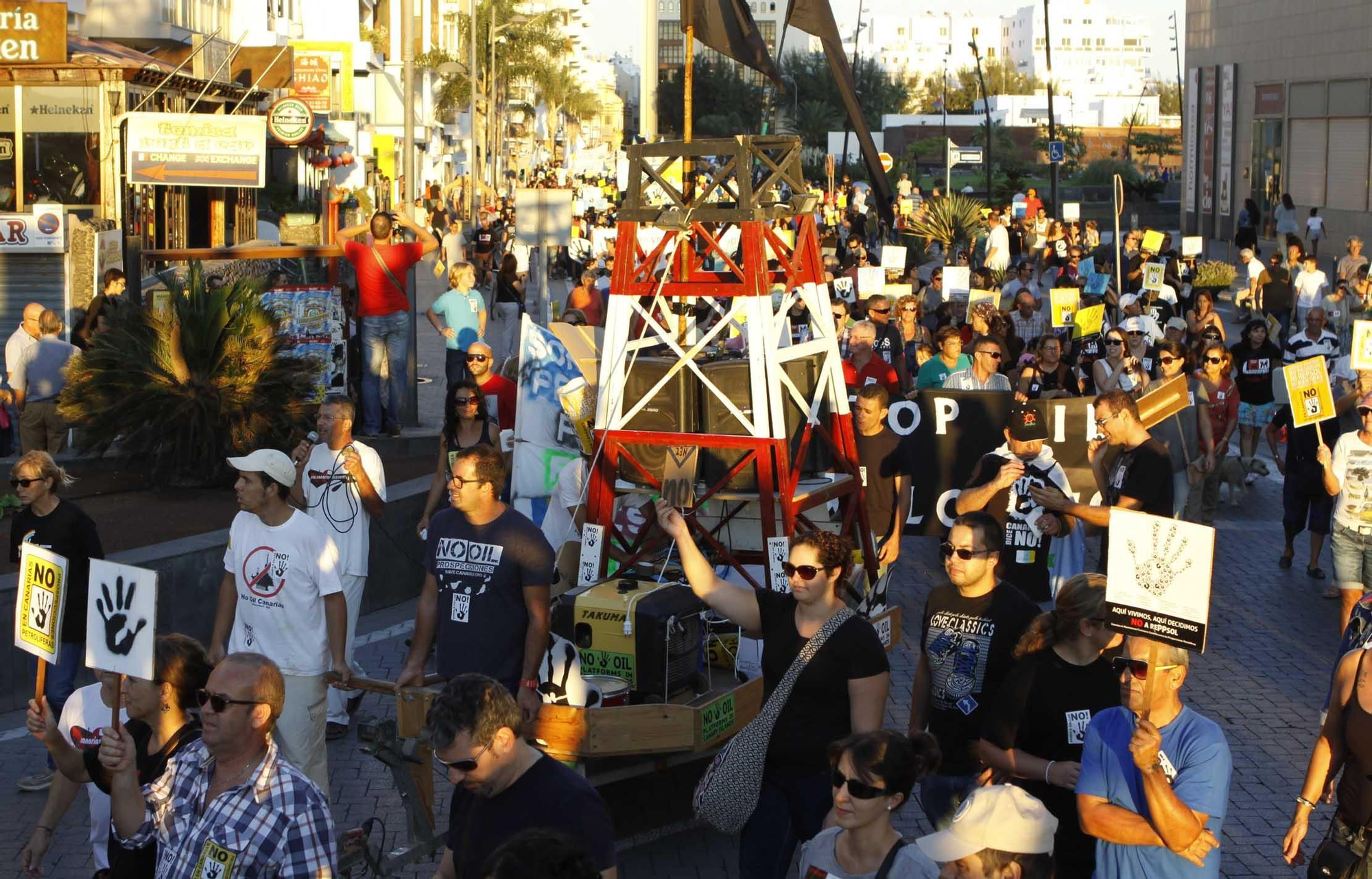 Manifestación contra las prospecciones en Arrecife.
