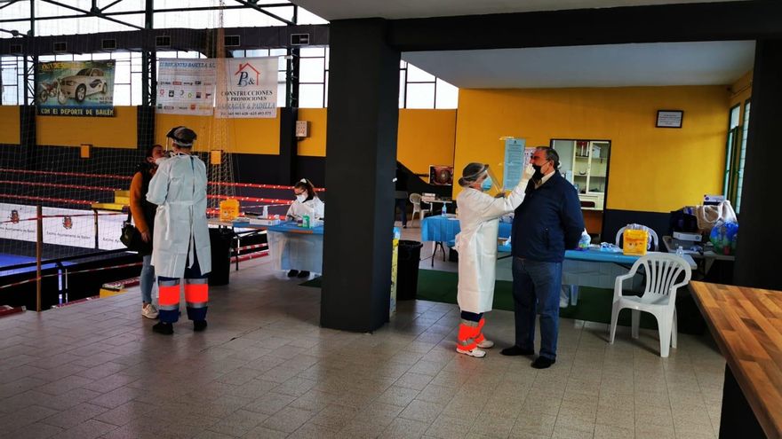 Archivo - Cribados a la población para detectar coronavirus, foto de recurso