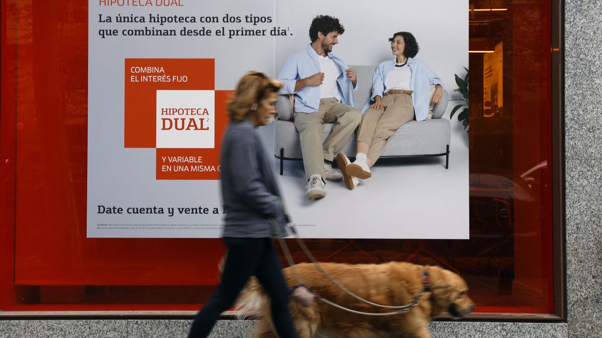 Imagen de archivo de un cartel de una entidad financiera ofreciendo hipotecas.