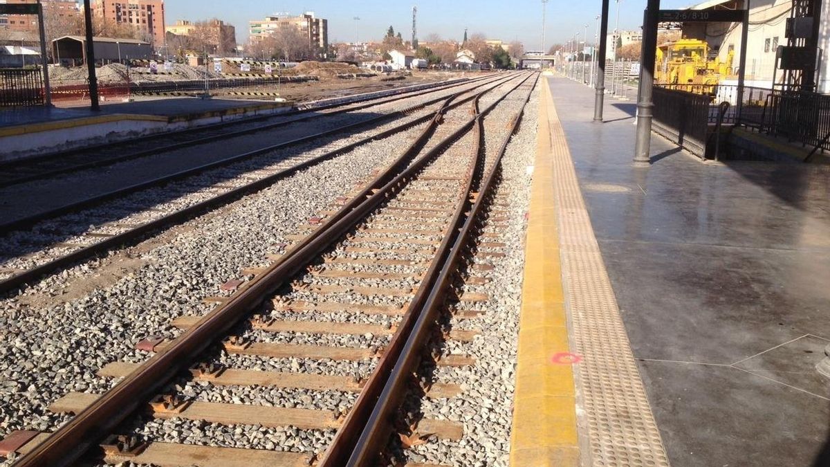 Piden amparo al Defensor del Pueblo Andaluz ante el "abusivo" aislamiento ferroviario que padece Granada