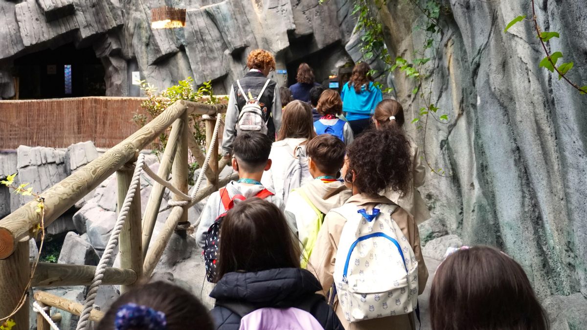 Visitantes en el Bioparc Acuario de Gijón