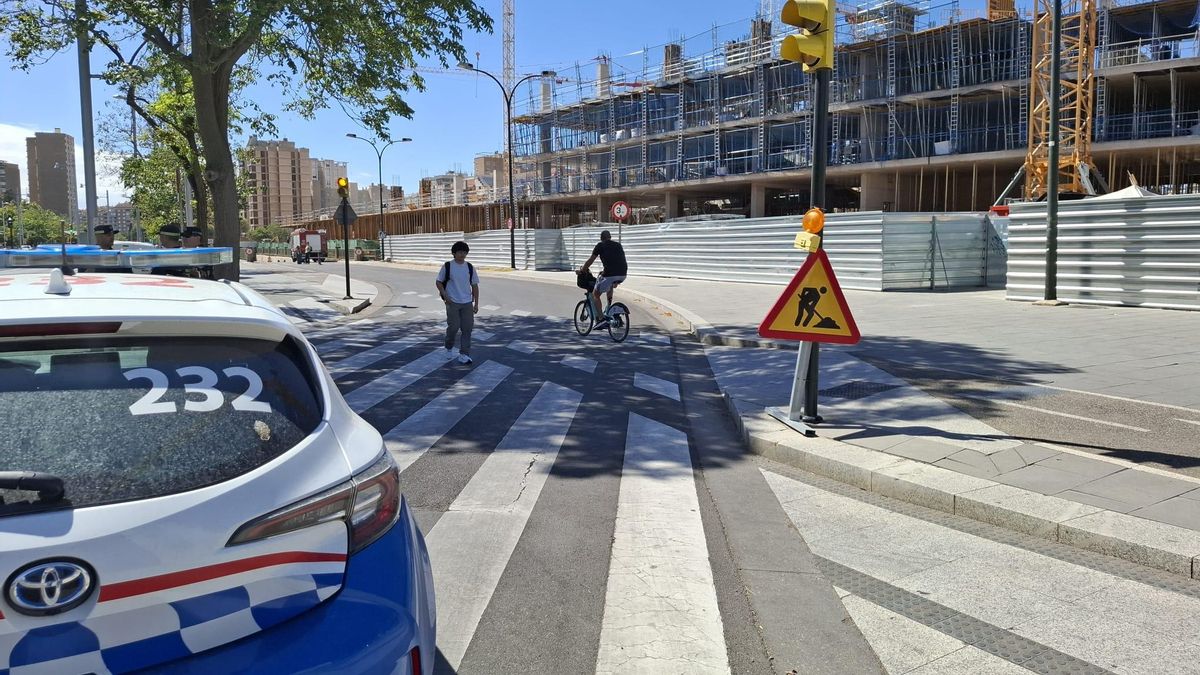 La Policía Local junto a las obras de La Romareda y frente al hospital Miguel Servet de Zaragoza