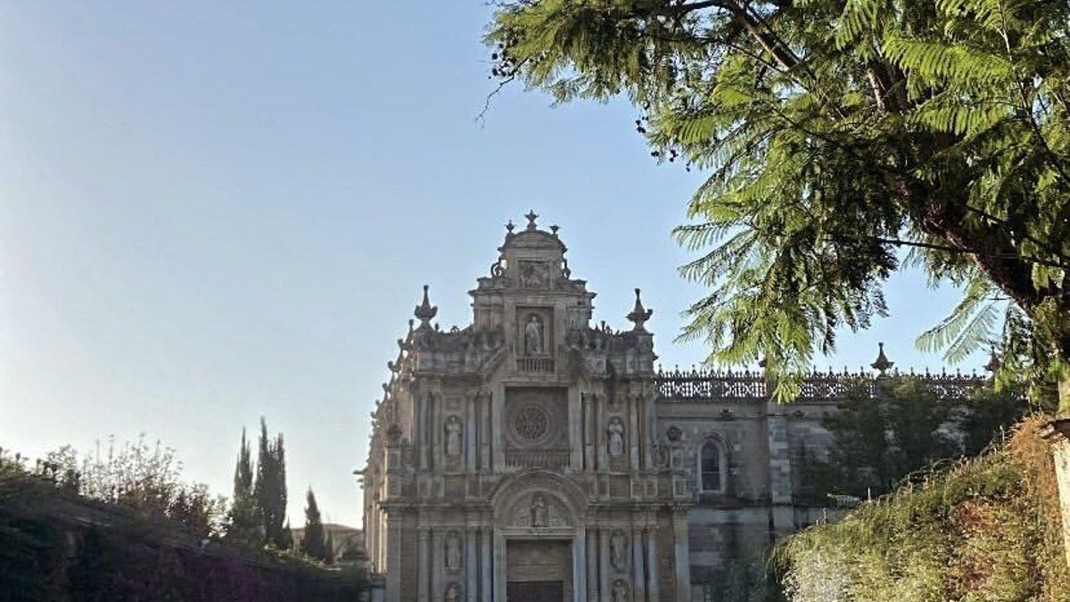 De variados estilos e infinidad de historias, este monumento fue el primero en ser declarado Monumento Histórico Artístico Nacional de toda la provincia de Cádiz