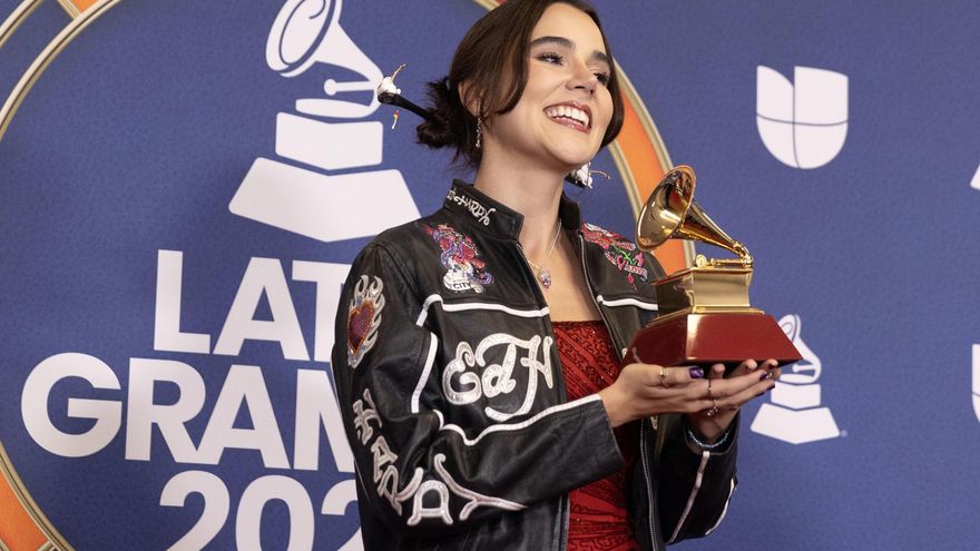 De cantar en redes sociales a ganar un Latin Grammy a artista revelación por su pop alternativo