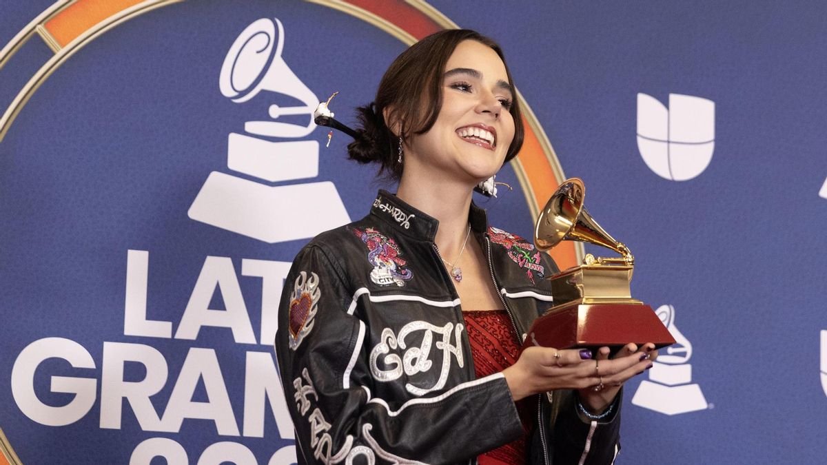 De cantar en redes sociales a ganar un Latin Grammy a artista revelación por su pop alternativo