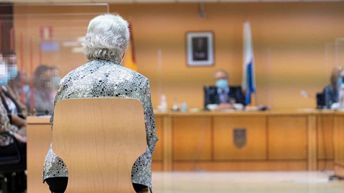 La madre de Marisol, víctima de violencia machista, declara en el juicio. EFE/Miguel Barreto