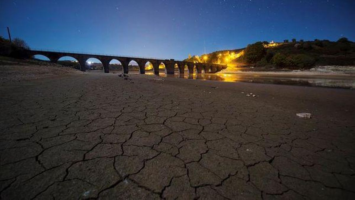 Imagen del Pantano del Ebro durante un momento de sequía.