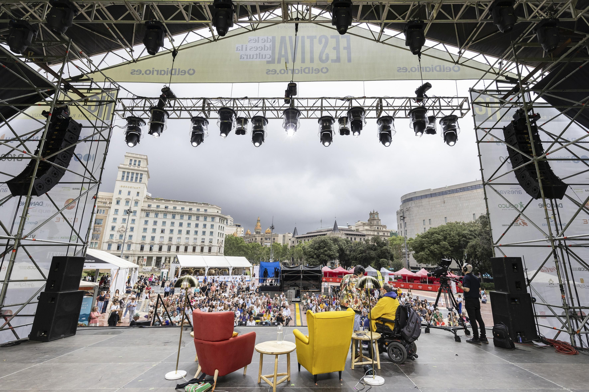 Bob Pop acompañado de Mauricio Retiz en su monólogo 'Días Simétricos'