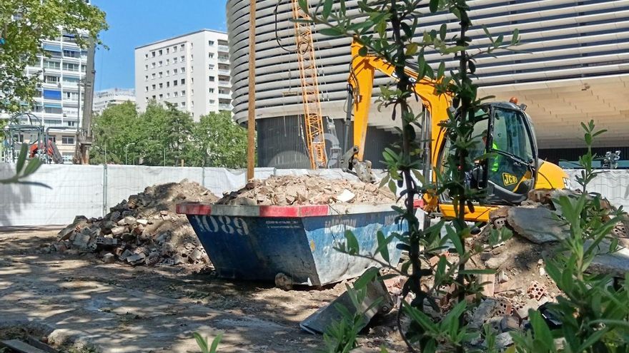 El derribo silencioso del jardín botánico del Mundial 82 junto al Bernabéu
