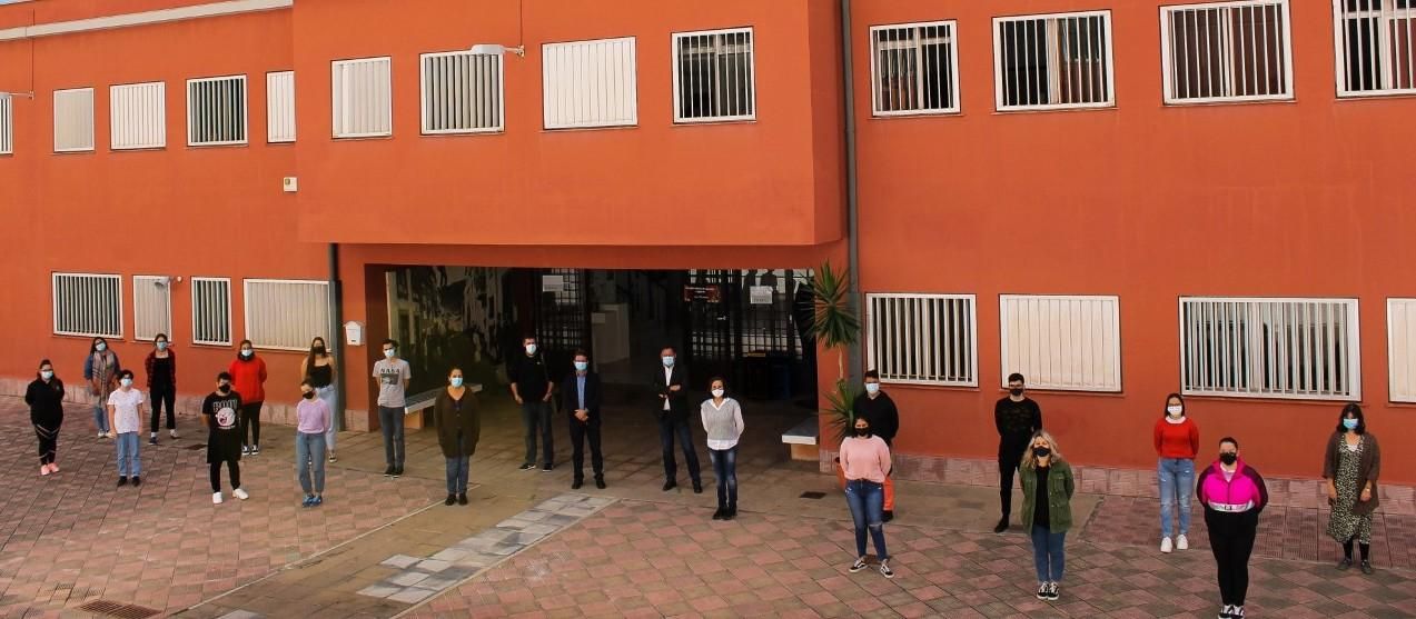 Visita de las autoridades a la Escuela de Arte.