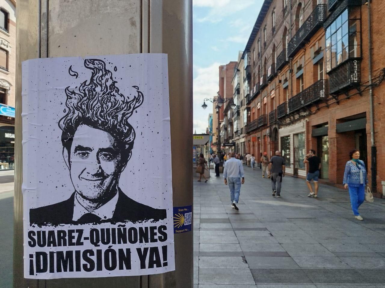 Aparecen carteles en la provincia de León que piden la dimisión de Quiñones y del Director General de Política Forestal