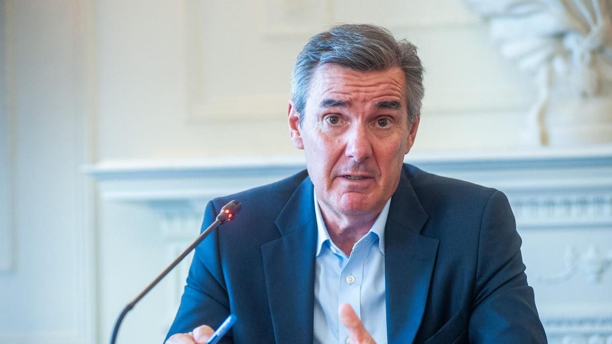 San Basilio (CNMV) plantea un 'Ibex 50' que amplíe el número de cotizadas y rebaje el peso de la banca en bolsa