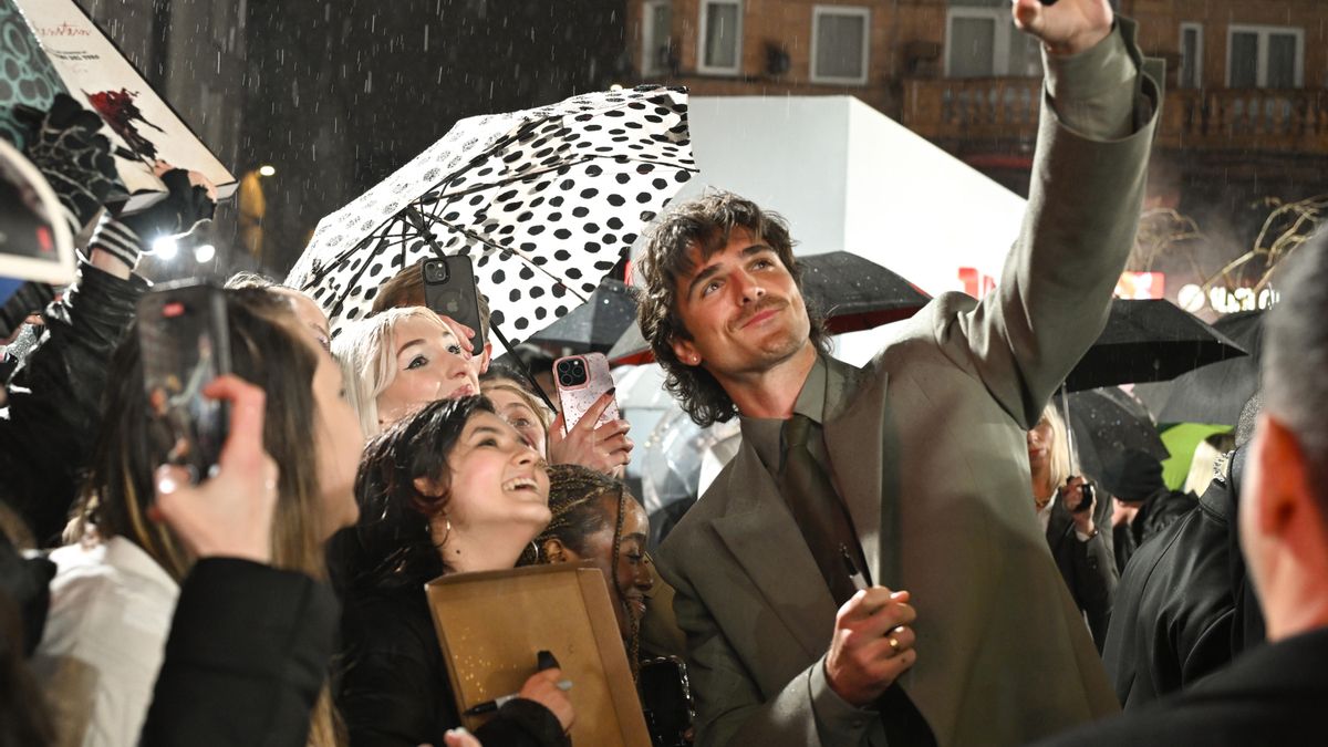 La crítica solo pudo ver 'Cumbres borrascosas' el día antes de su estreno. Los influencers, antes